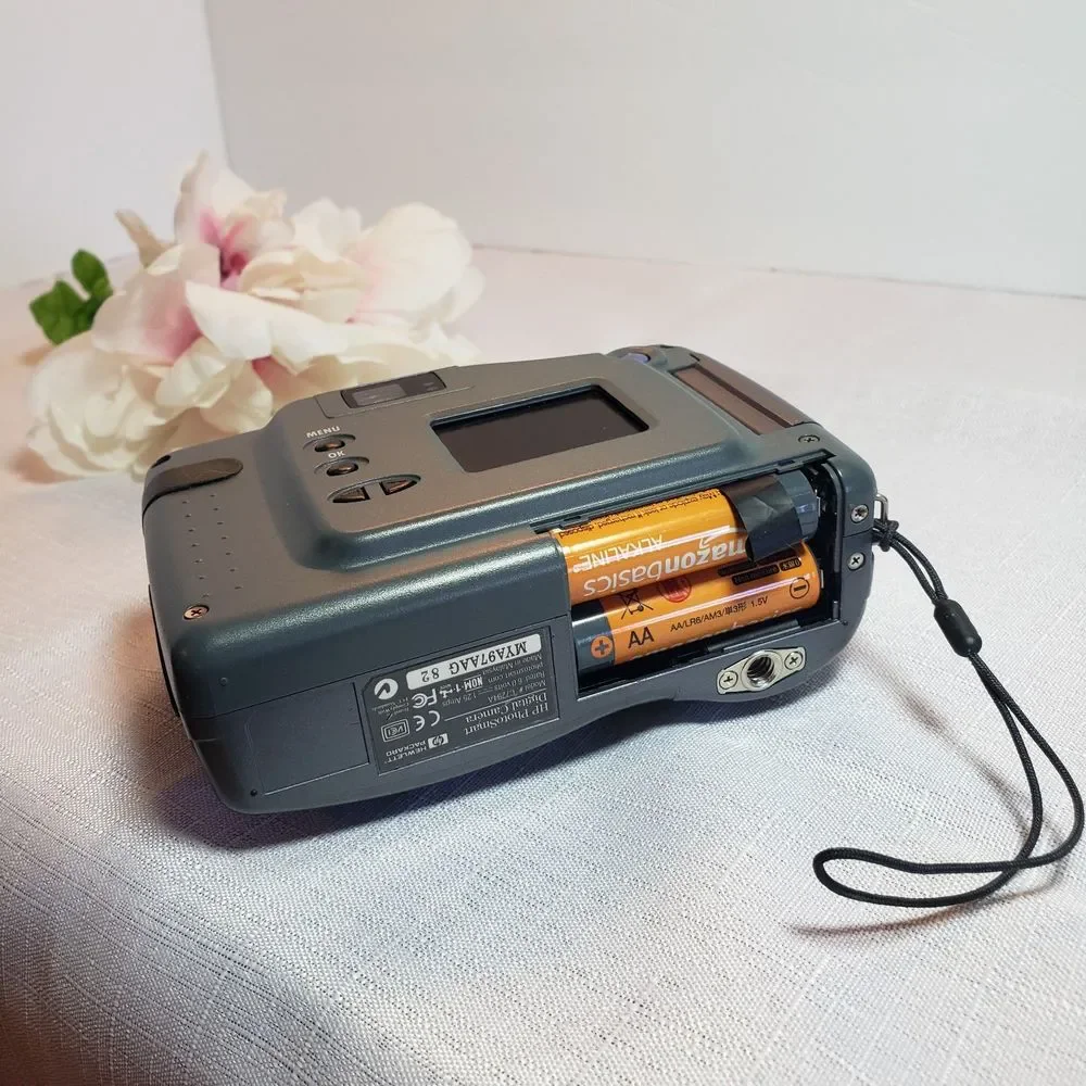 HP Hewlett Packard Photosmart Digital Camera C200 Color Gray NOT TESTED